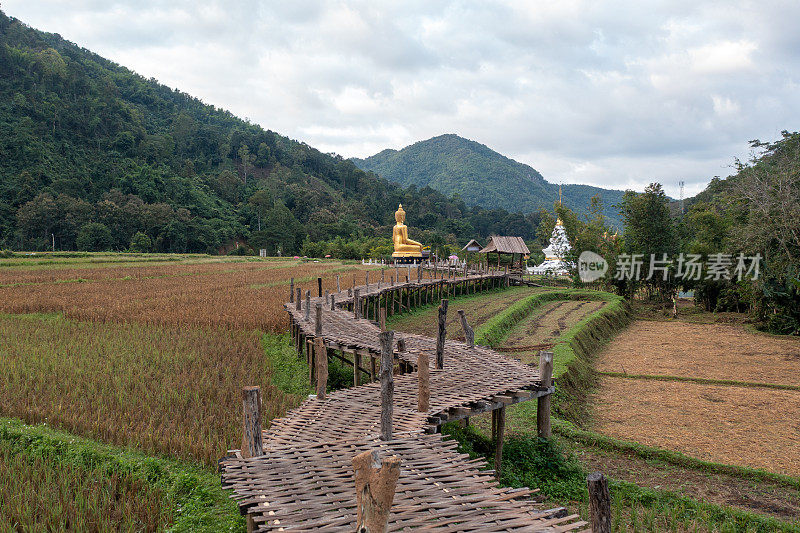 Na Khuha寺，竹桥，Phrae，泰国北部